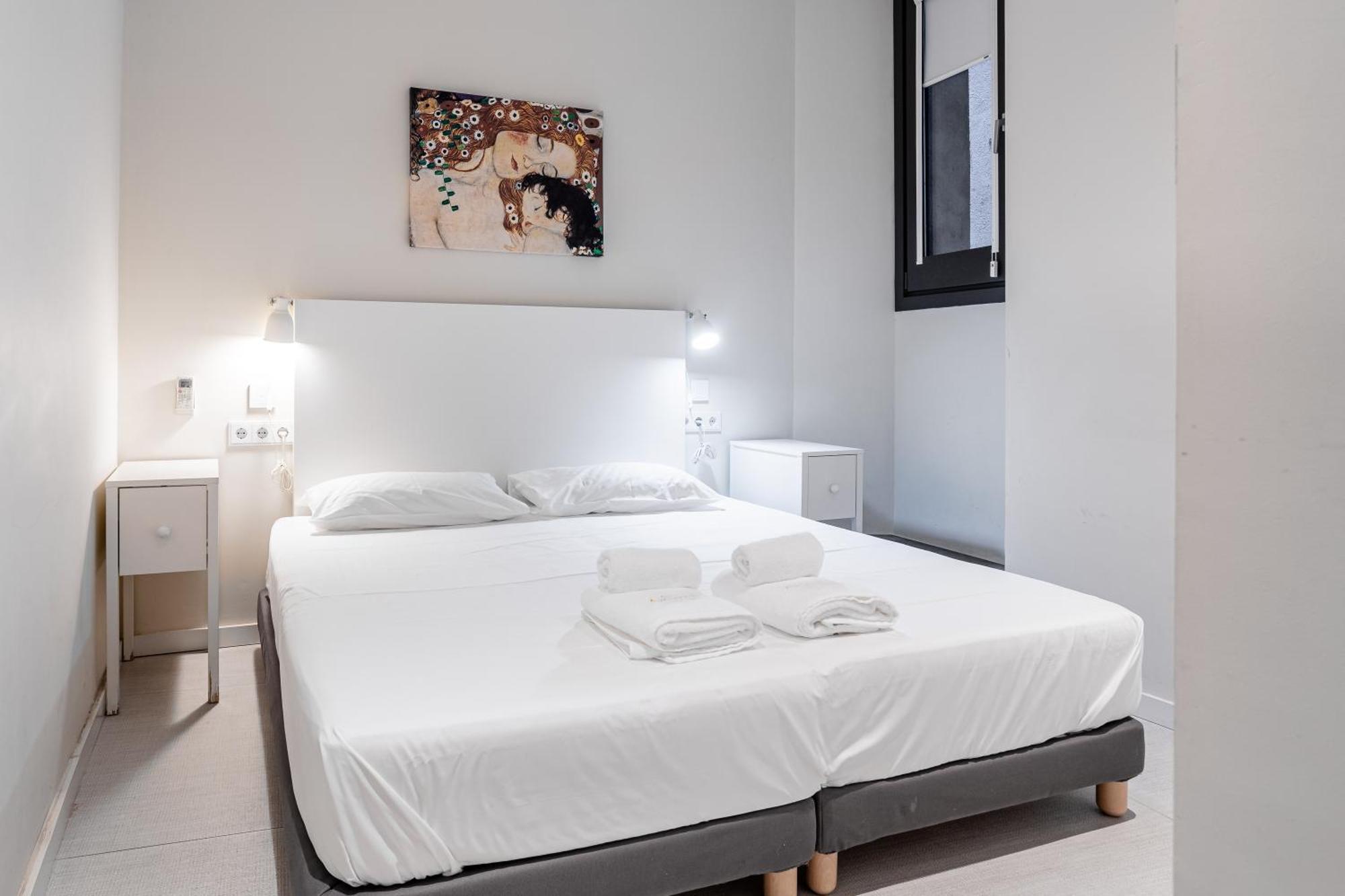Apt 8 Geranio Girona Exterior photo